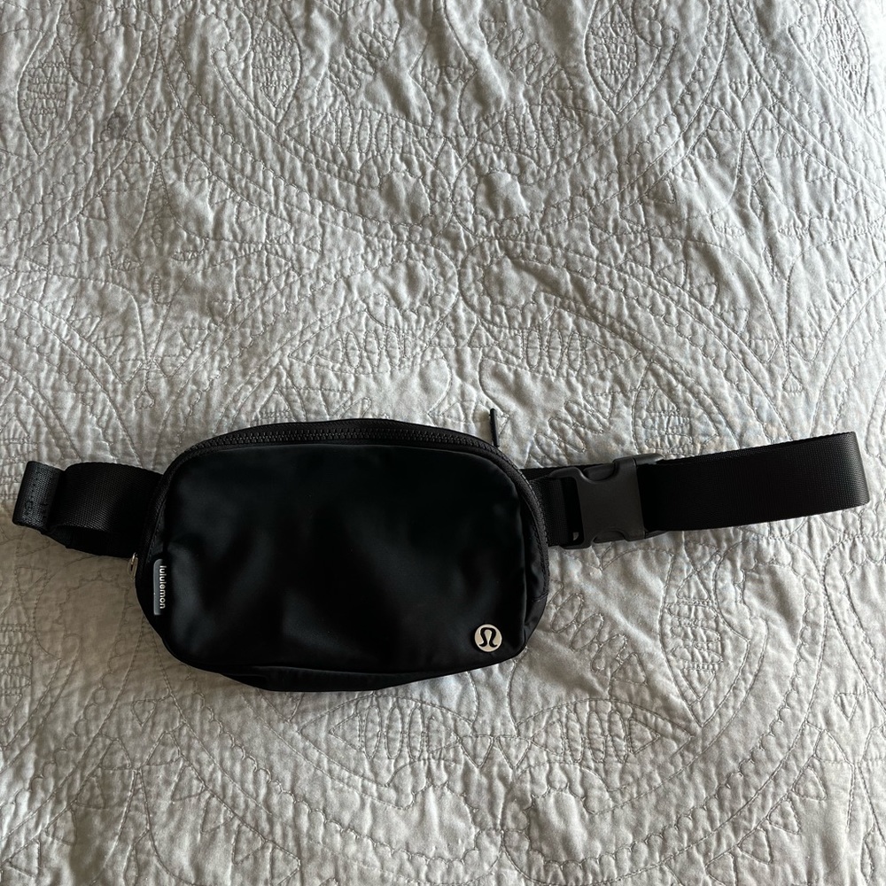 Lululemon belt bag